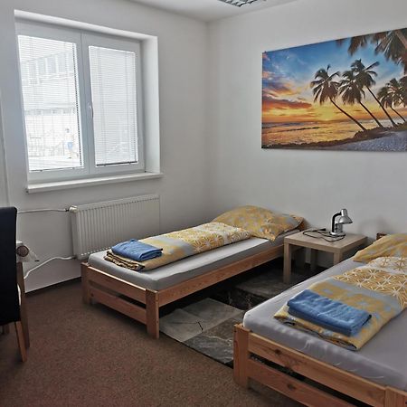 Hostel Living Bratislava By The Bus Station Exterior foto