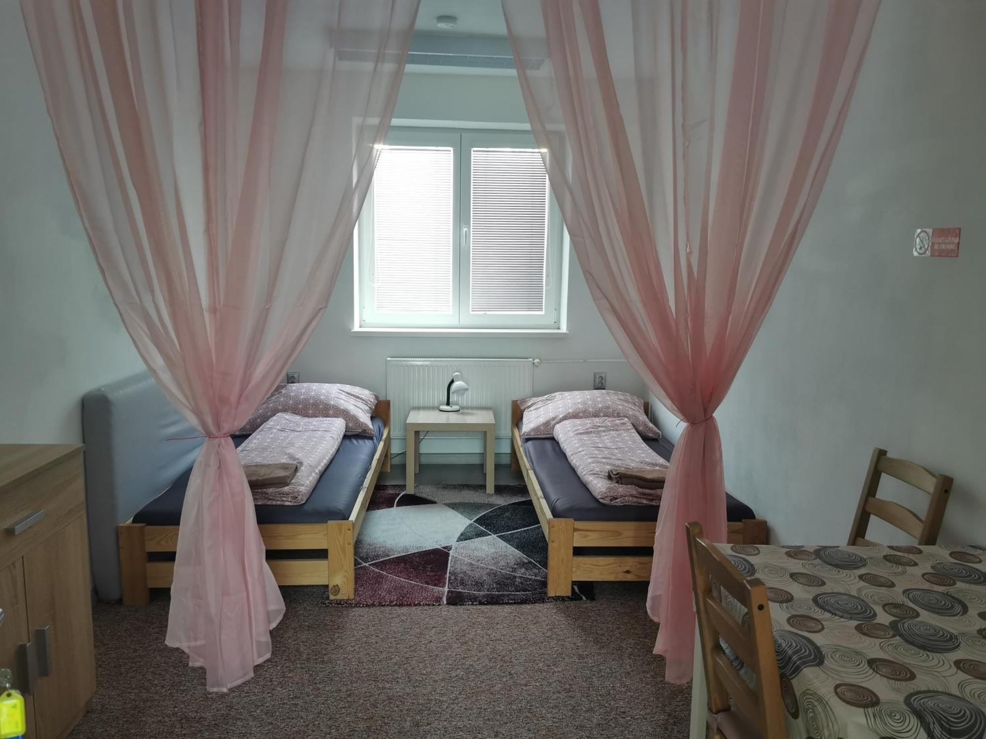 Hostel Living Bratislava By The Bus Station Exterior foto